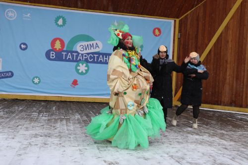 В Нурлате с размахом проводили зиму: блины, хороводы и парад «Весны-чудесницы»