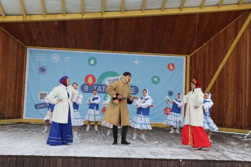 В Нурлате с размахом проводили зиму: блины, хороводы и парад «Весны-чудесницы»