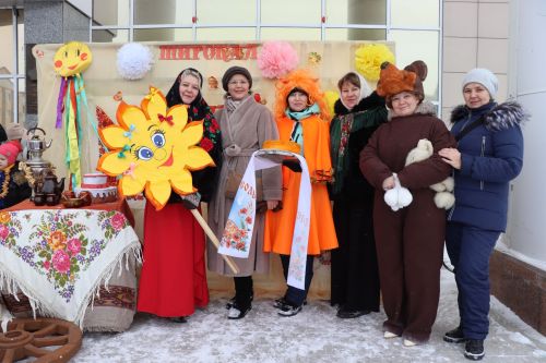 В Нурлате с размахом проводили зиму: блины, хороводы и парад «Весны-чудесницы»