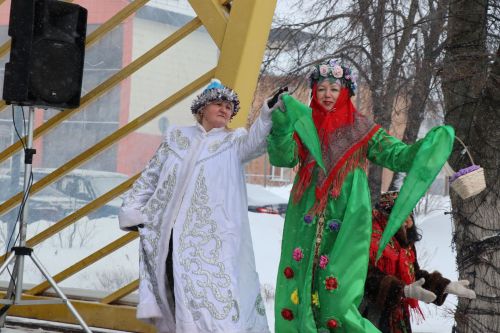 В Нурлате с размахом проводили зиму: блины, хороводы и парад «Весны-чудесницы»