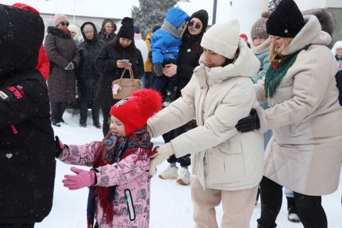 В Нурлате с размахом проводили зиму: блины, хороводы и парад «Весны-чудесницы»