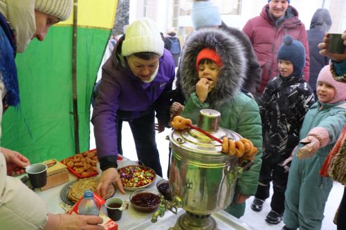 В Нурлате с размахом проводили зиму: блины, хороводы и парад «Весны-чудесницы»