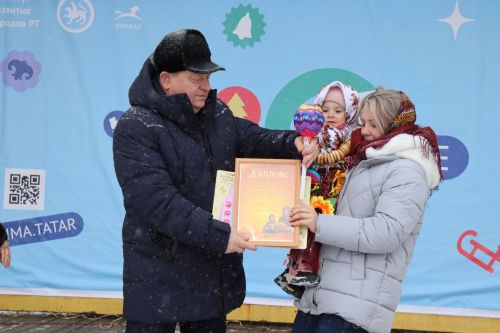 В Нурлате с размахом проводили зиму: блины, хороводы и парад «Весны-чудесницы»