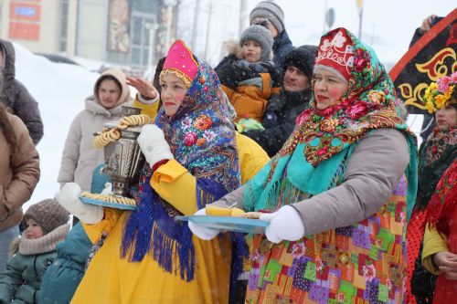 В Нурлате с размахом проводили зиму: блины, хороводы и парад «Весны-чудесницы»
