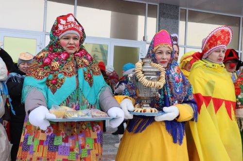 В Нурлате с размахом проводили зиму: блины, хороводы и парад «Весны-чудесницы»
