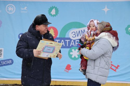 В Нурлате с размахом проводили зиму: блины, хороводы и парад «Весны-чудесницы»