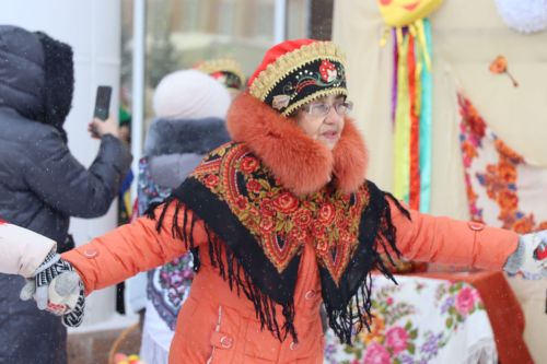 В Нурлате с размахом проводили зиму: блины, хороводы и парад «Весны-чудесницы»