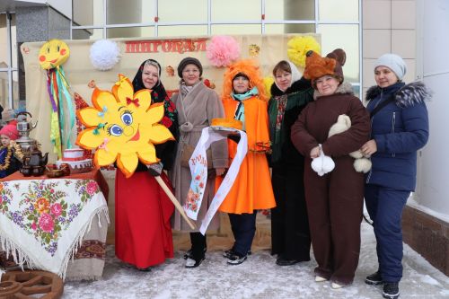 В Нурлате с размахом проводили зиму: блины, хороводы и парад «Весны-чудесницы»