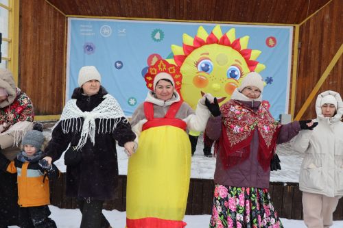В Нурлате с размахом проводили зиму: блины, хороводы и парад «Весны-чудесницы»