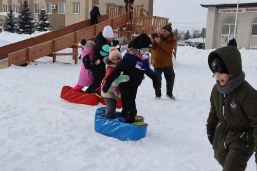 В Нурлате с размахом проводили зиму: блины, хороводы и парад «Весны-чудесницы»
