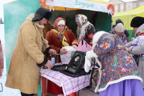 В Нурлате с размахом проводили зиму: блины, хороводы и парад «Весны-чудесницы»
