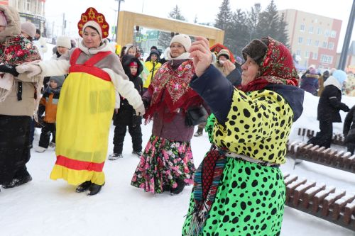 В Нурлате с размахом проводили зиму: блины, хороводы и парад «Весны-чудесницы»