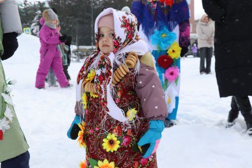 В Нурлате с размахом проводили зиму: блины, хороводы и парад «Весны-чудесницы»