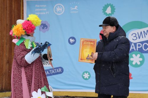 В Нурлате с размахом проводили зиму: блины, хороводы и парад «Весны-чудесницы»