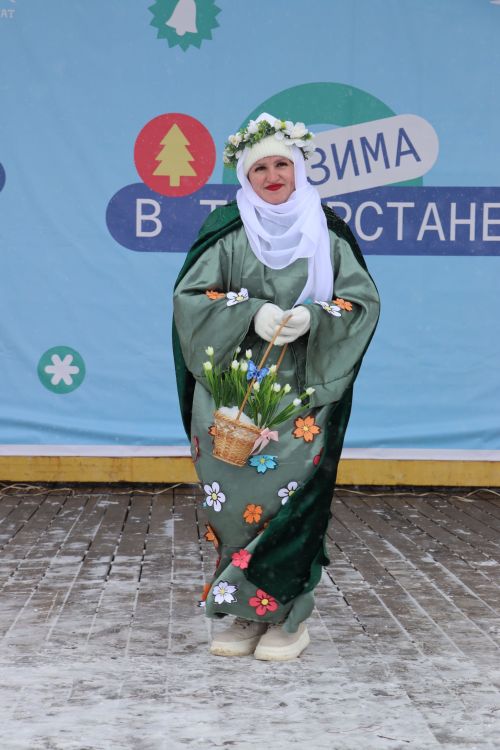 В Нурлате с размахом проводили зиму: блины, хороводы и парад «Весны-чудесницы»