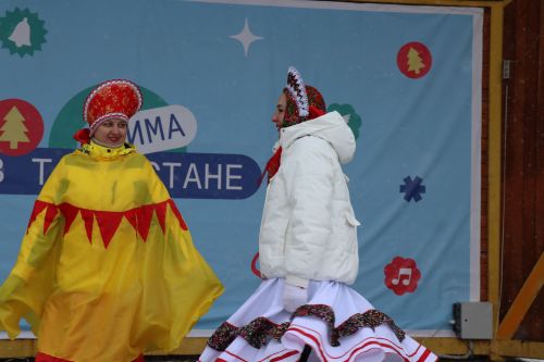 В Нурлате с размахом проводили зиму: блины, хороводы и парад «Весны-чудесницы»