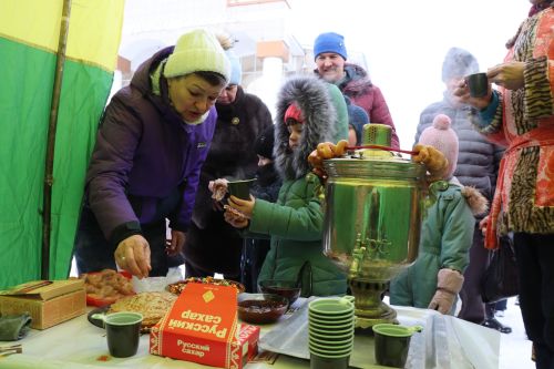 В Нурлате с размахом проводили зиму: блины, хороводы и парад «Весны-чудесницы»