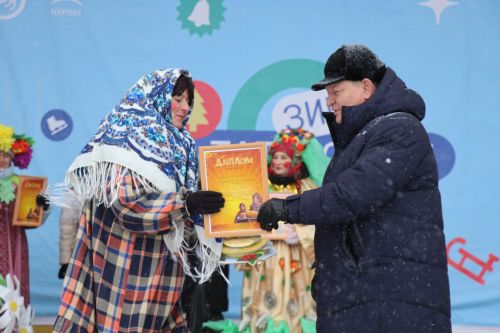 В Нурлате с размахом проводили зиму: блины, хороводы и парад «Весны-чудесницы»