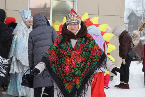 В Нурлате с размахом проводили зиму: блины, хороводы и парад «Весны-чудесницы»