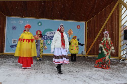 В Нурлате с размахом проводили зиму: блины, хороводы и парад «Весны-чудесницы»