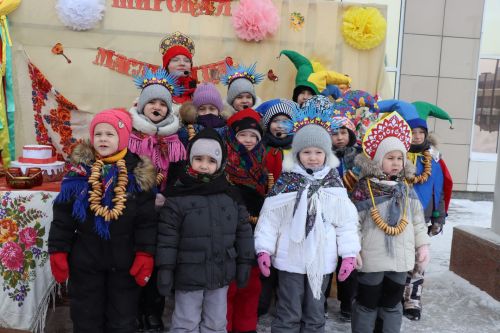 В Нурлате с размахом проводили зиму: блины, хороводы и парад «Весны-чудесницы»