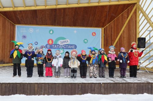 В Нурлате с размахом проводили зиму: блины, хороводы и парад «Весны-чудесницы»