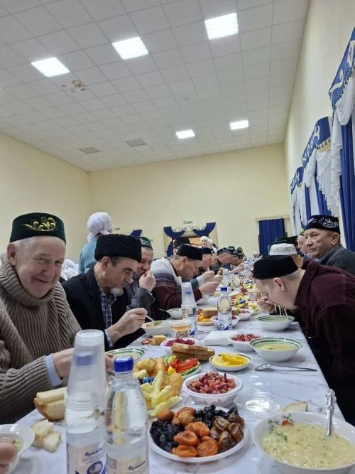 В Степном Озере прошел первый коллективный ифтар месяца Рамадан