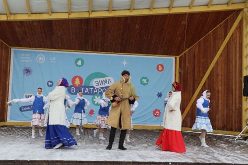 В Нурлате с размахом проводили зиму: блины, хороводы и парад «Весны-чудесницы»