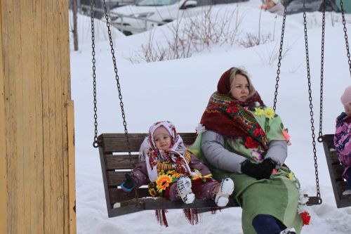 В Нурлате с размахом проводили зиму: блины, хороводы и парад «Весны-чудесницы»