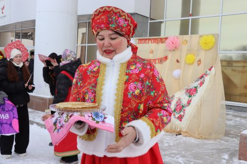 В Нурлате с размахом проводили зиму: блины, хороводы и парад «Весны-чудесницы»