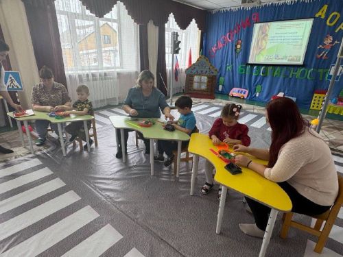 Мастер-класс, сказка и ПДД: в детском саду «Белочка» прошел яркий день безопасности