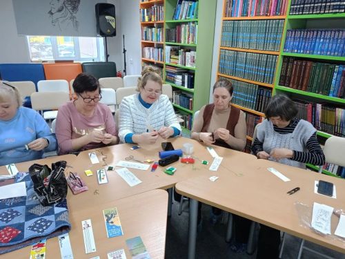 Участницы клуба «Веста» освоили «Магию стежка» в центральной библиотеке