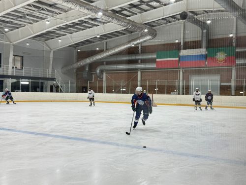 «Ледок» принял юношеские хоккейные баталии: команды Нурлата показывают характер