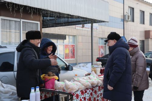 Первая сельскохозяйственная ярмарка в Нурлате собрала сотни горожан