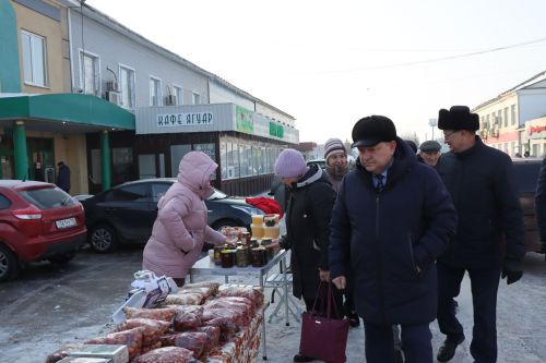 Первая сельскохозяйственная ярмарка в Нурлате собрала сотни горожан