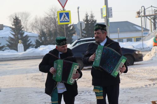 Первая сельскохозяйственная ярмарка в Нурлате собрала сотни горожан