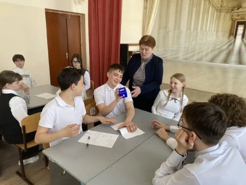 В Нурлатской школе №3 знатоков родного языка объединил веселый КВН