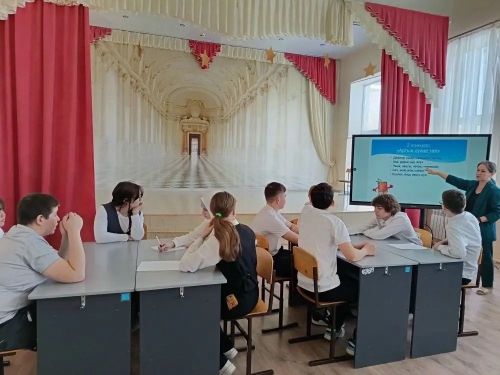 В Нурлатской школе №3 знатоков родного языка объединил веселый КВН