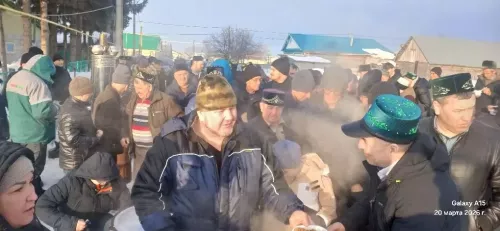 Щедрость с верностью традициям: бурметьевцы устроили праздничное застолье для сельчан