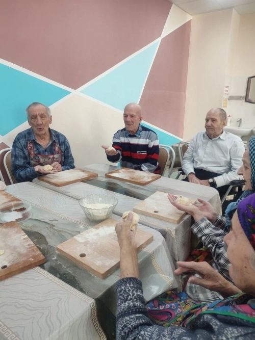 Традиции со вкусом детства: в Нурлатском доме-интернате пекли «жаворонков»