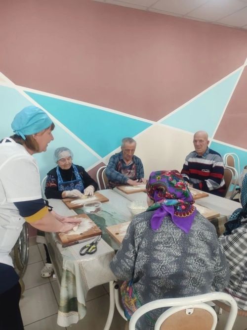 Традиции со вкусом детства: в Нурлатском доме-интернате пекли «жаворонков»