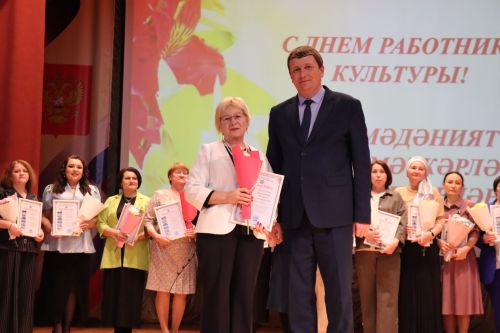 Свет творческих сердец: в Нурлате чествовали работников культуры