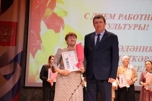 Свет творческих сердец: в Нурлате чествовали работников культуры