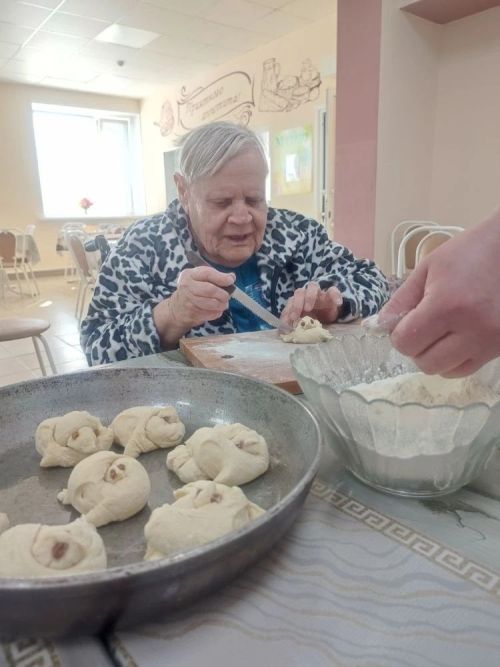 Традиции со вкусом детства: в Нурлатском доме-интернате пекли «жаворонков»