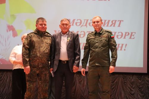 Свет творческих сердец: в Нурлате чествовали работников культуры