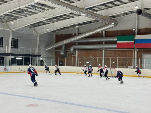 Две победы нурлатских хоккеистов в праздничный день