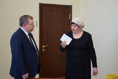Дамир Ишкинеев дал старт акции «Районную газету – на родном языке»
