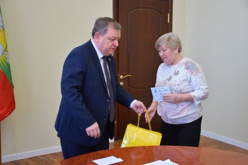 Дамир Ишкинеев дал старт акции «Районную газету – на родном языке»