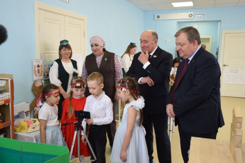 Развитие родных языков: опыт Нурлатского района получил высокую оценку Марата Ахметова