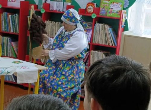 В Селенгушах детям раскрыли секреты народных узоров